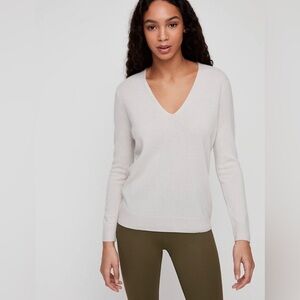 Aritzia The Group by Babaton Luxe Cashmere V-Neck